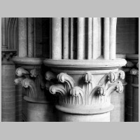 Intérieur, chapiteaux des colonnes doubles du déambulatoire à décor feuillagé, Photo by Lefèvre-Pontalis, Eugène.jpg